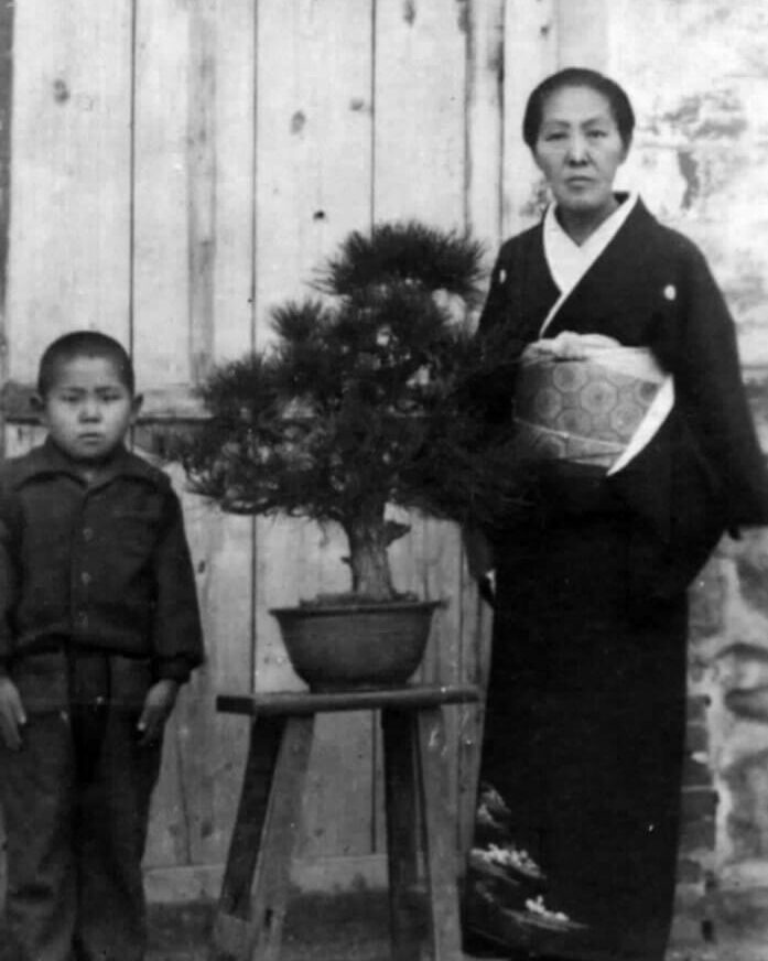 幼い寿三郎と母写真